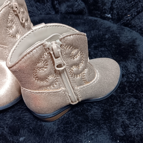 NWOT Cat&Jack little girls size 5 gold boots - Picture 3 of 5